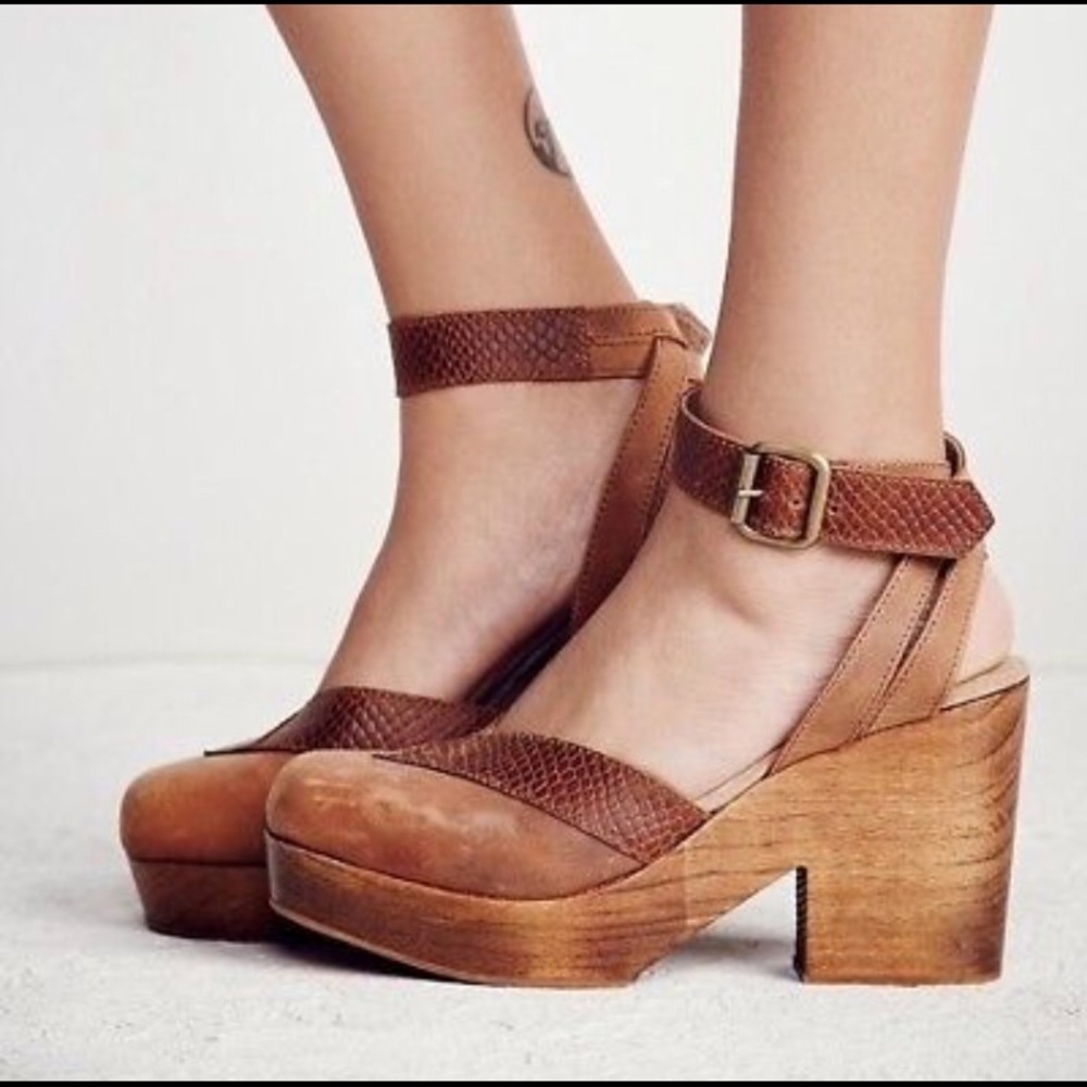 ISO “Walk this Way” Clogs by Free People - Size 7